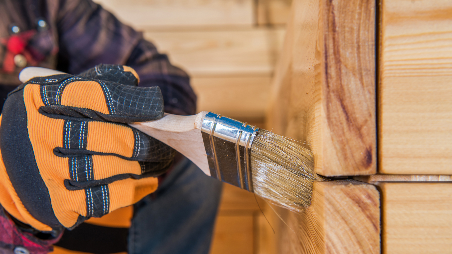 1200×630 px, Motiv Lackrolle auf Holz, Text „Holz streichen – Anleitung 2025“
